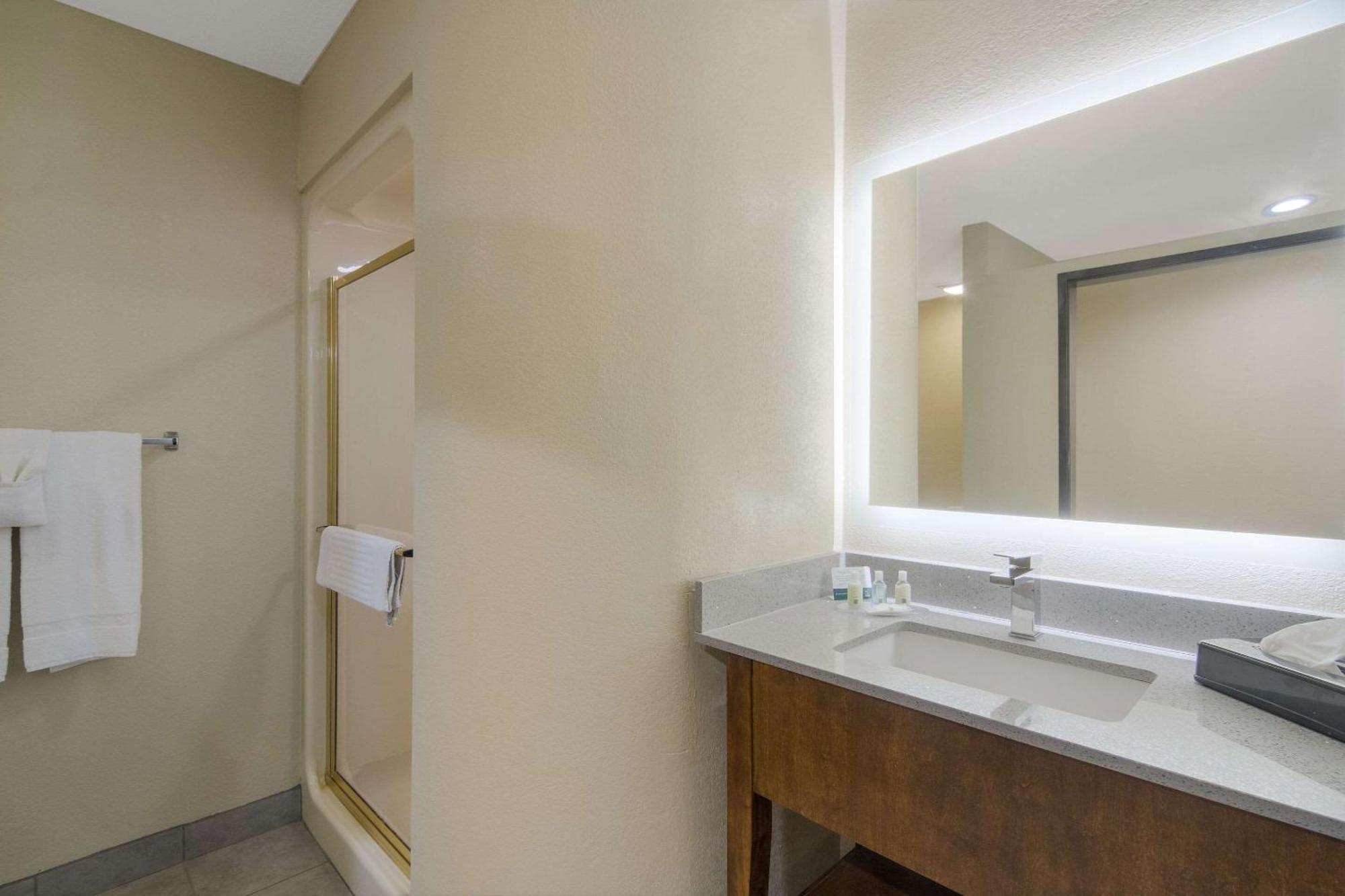 Quality Inn & Suites Roanoke - Fort Worth North Luaran gambar